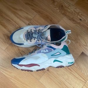 Size 8 Fila sneakers